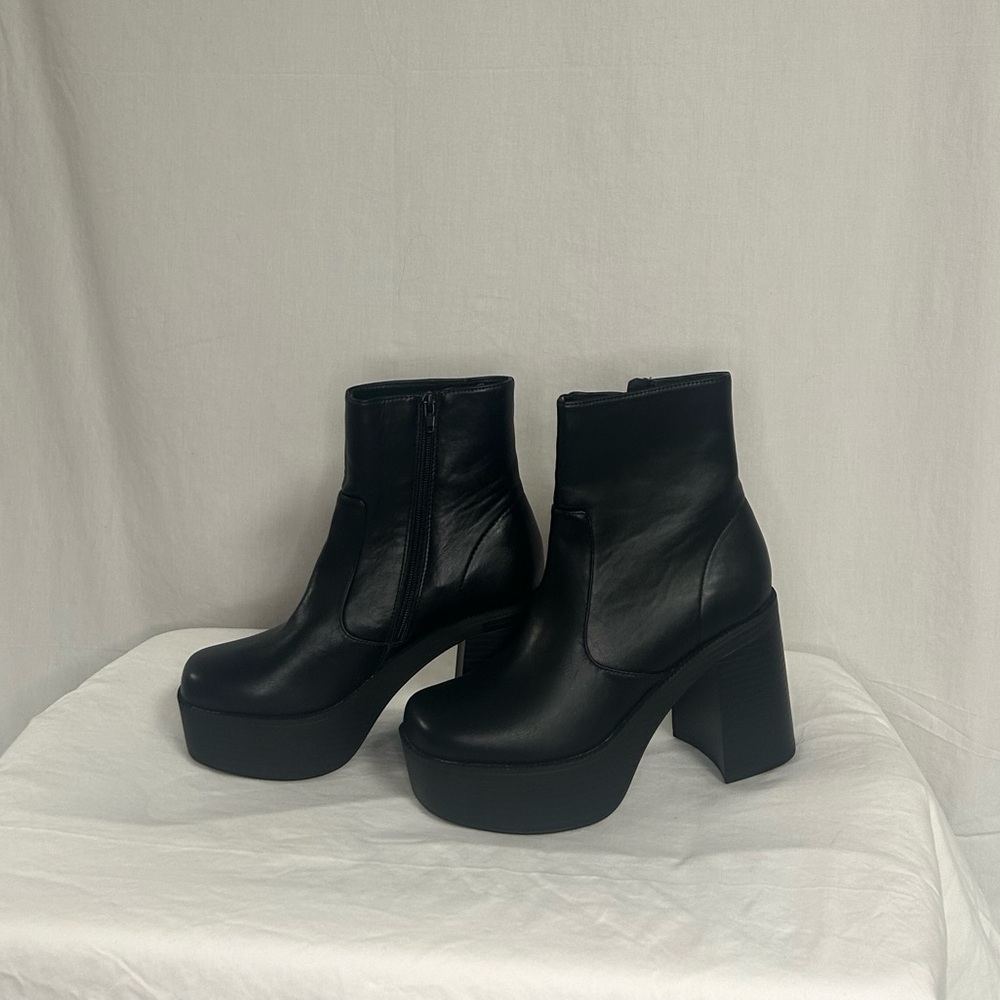 Steve Madden black Platform Ankle Boots